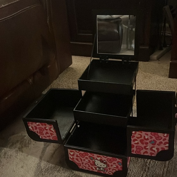Hello Kitty Make Up Box - Picture 2 of 6